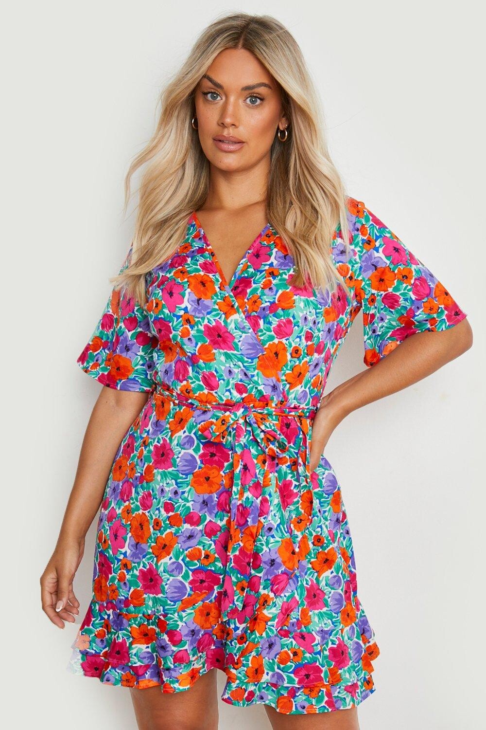 

Чайное платье с цветочным принтом и запахом с руфлями Boohoo, разноцветный