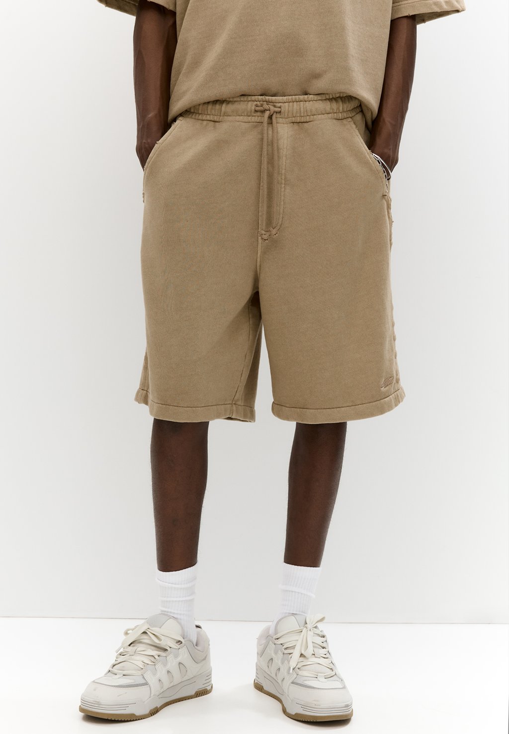 

Шорты Tracksuit bottoms PULL&BEAR, песочный