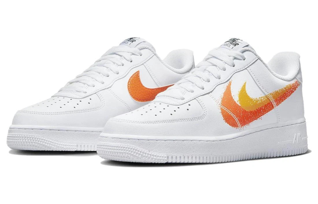 

Мужские повседневные кроссовки Nike Air Force 1 Low 'Spray Paint Swoosh' FJ4228-100 белого цвета