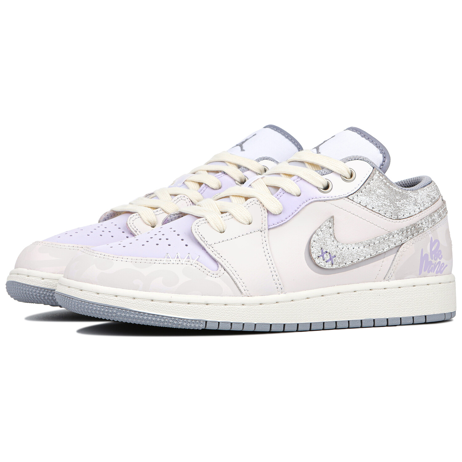 

Кроссовки Air Jordan 1 Vintage Basketball Shoes Women's Low-top Sail/Coconut Milk/Platinum Violet, белый/фиолетовый