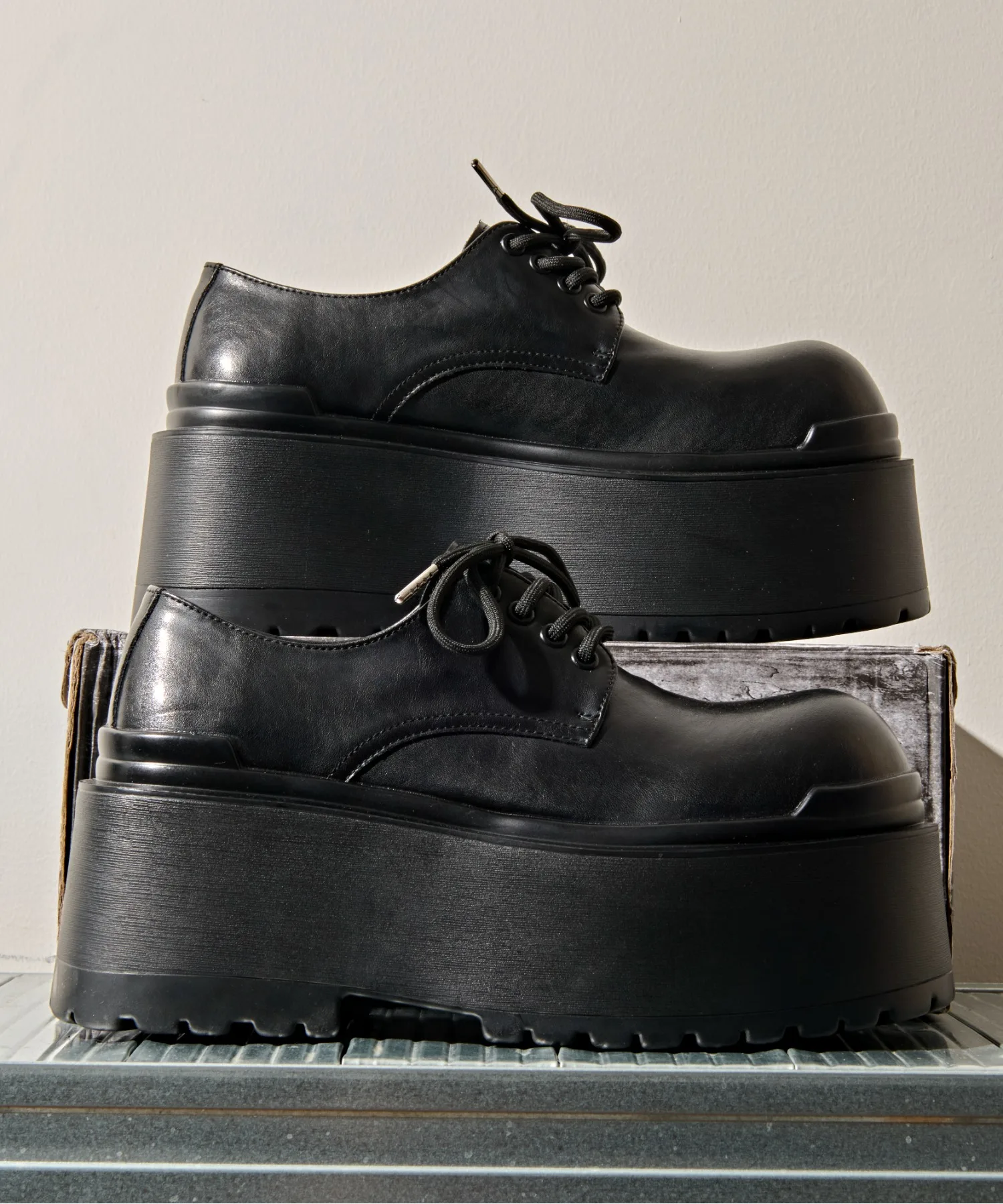 Унисекс оксфорды с толстой подошвой 3-11E84 CALIFORNIA OUTFITTERS черные