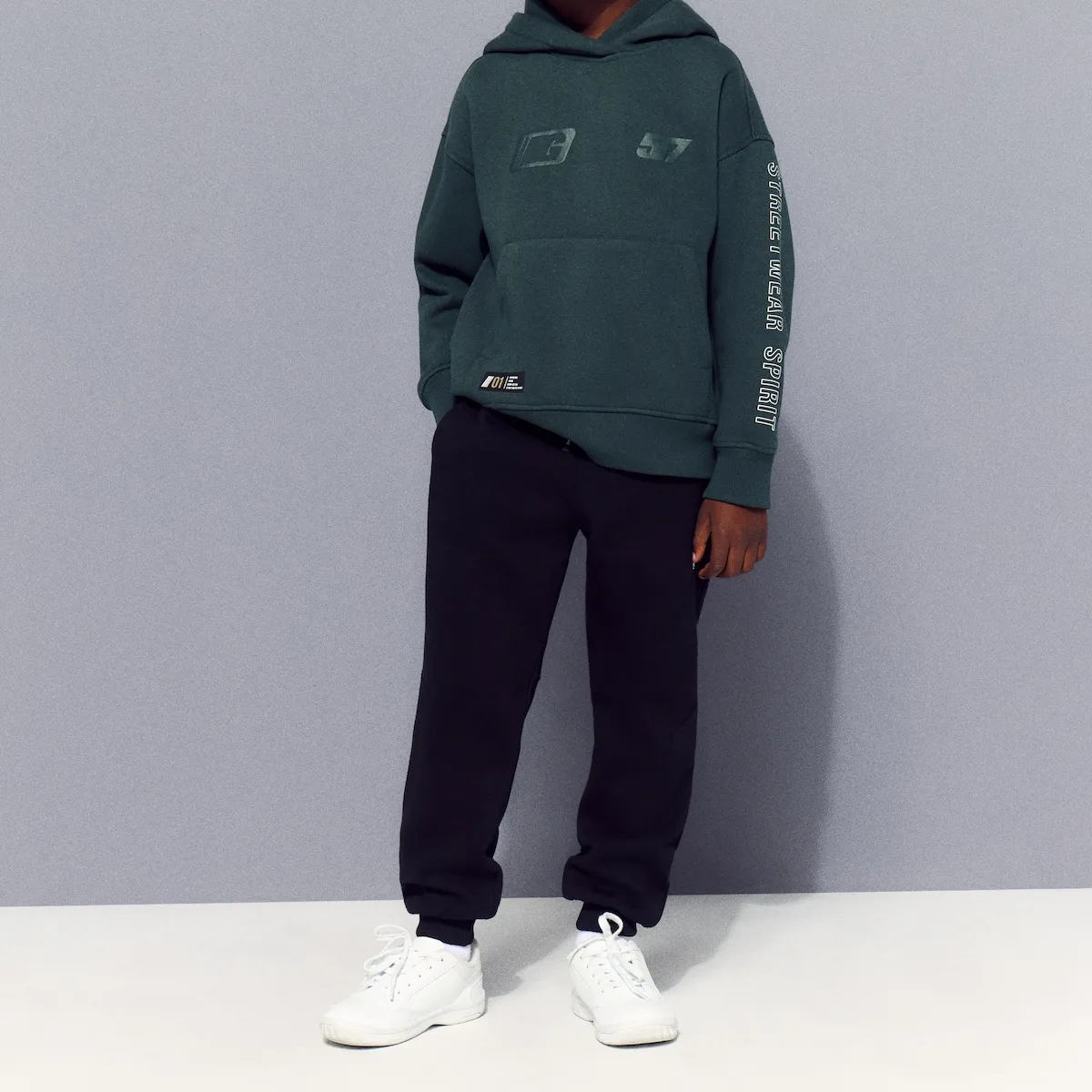 

Теплые длинные брюки с манжетами в спортивно-повседневном стиле для мальчика Boomerang, черный