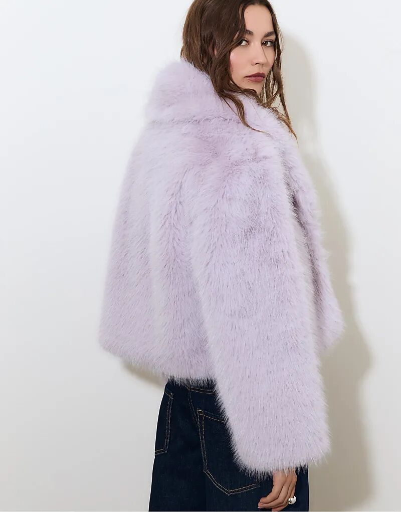 

Куртка Stradivarius из искусственного меха сиреневого цвета