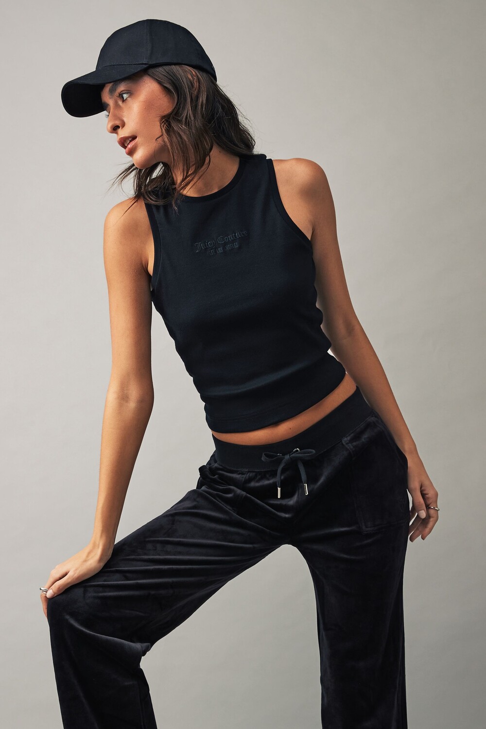

Майка из джерси в рубчик с вышитым логотипом Juicy Couture, черный