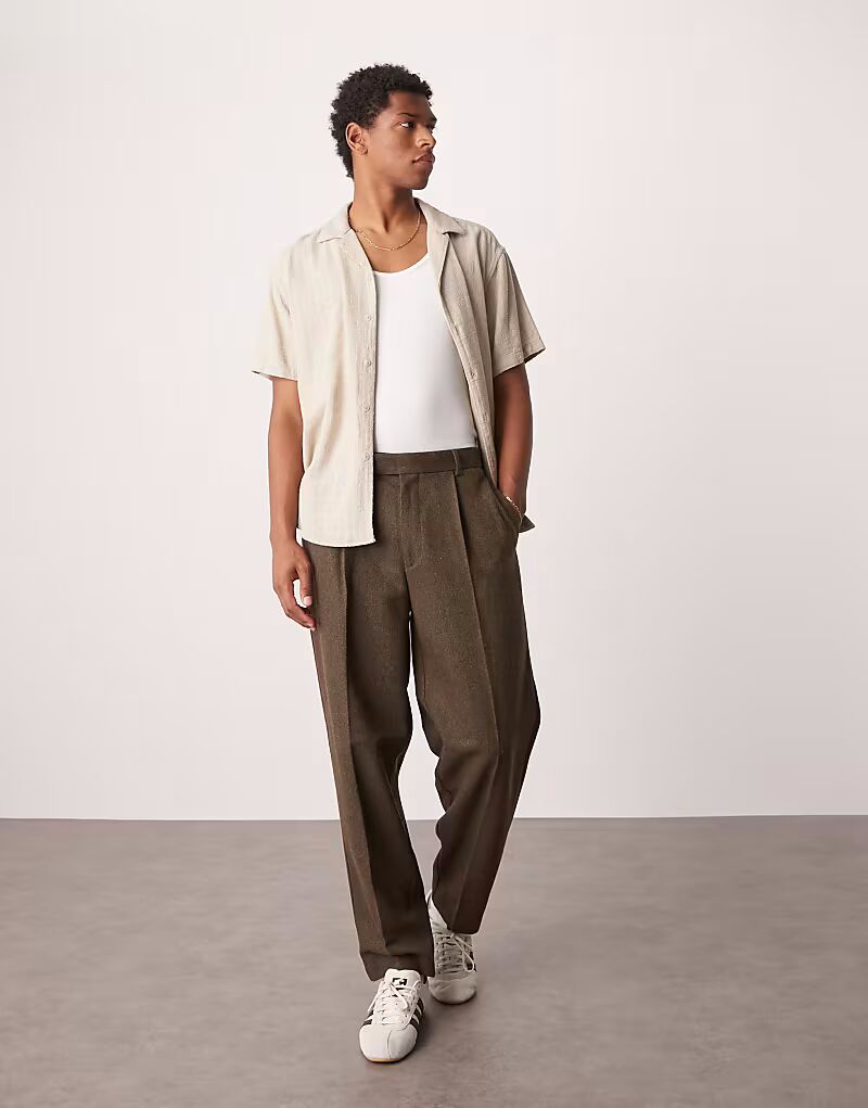 

Элегантные свободные зауженные брюки со складками коричневого цвета с шерстяным твилом Asos Design