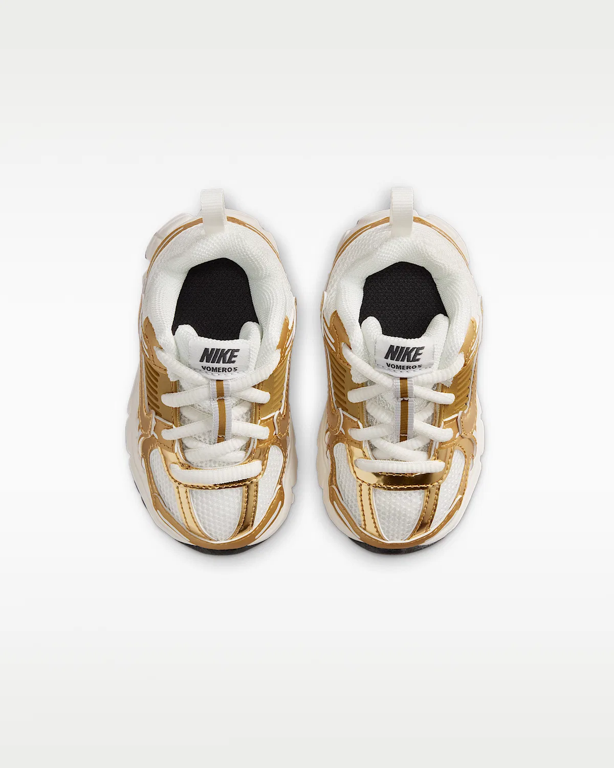 Детские кроссовки (классические шнурки) Nike Vomero 5, Sail/Anthracite/Photon Dust/Metallic Gold — фото 4