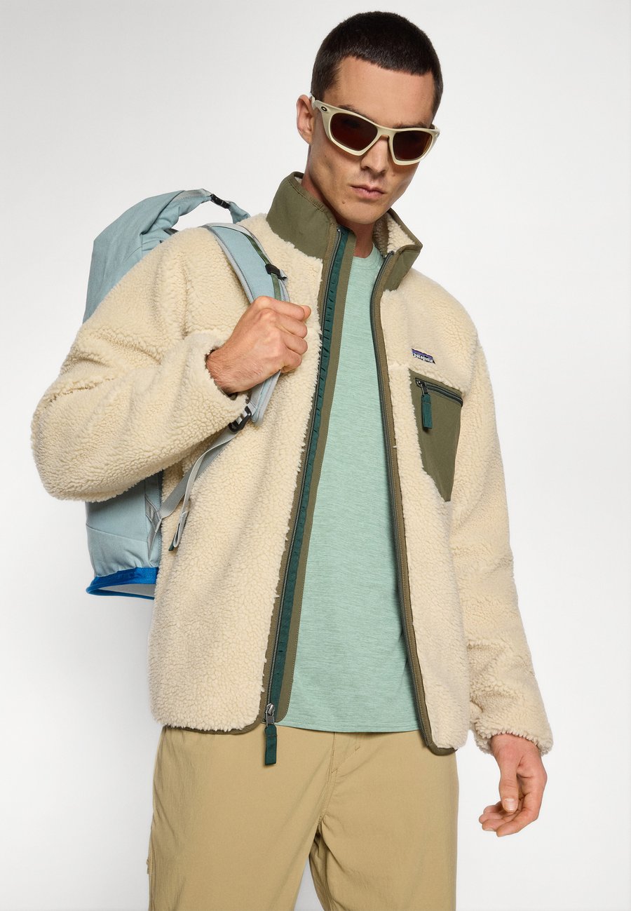 Флисовая куртка Patagonia CLASSIC RETRO-X, Dark Natural/Basin Green/Beige — фото 4