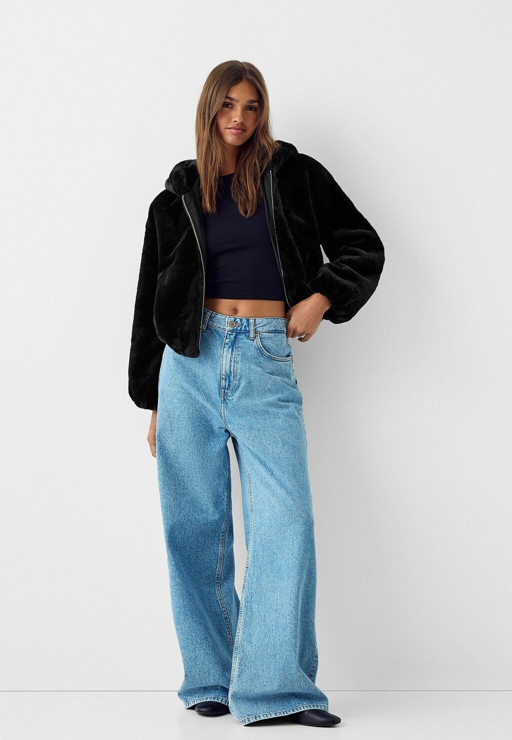 

Зимнее пальто FUZZY WITH HOOD Bershka, черный