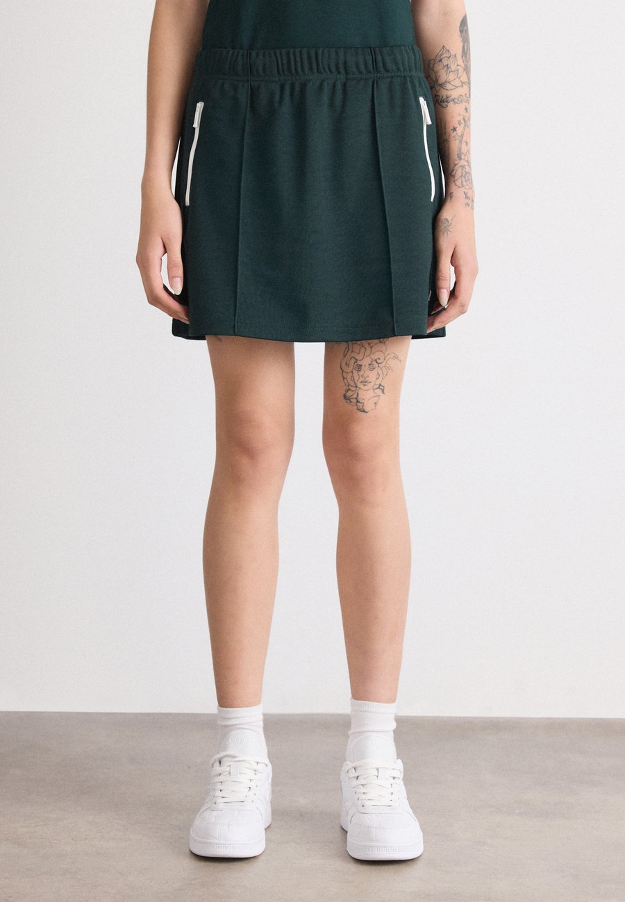 

Юбка Lacoste A-line skirt, Sinople/Dark Green