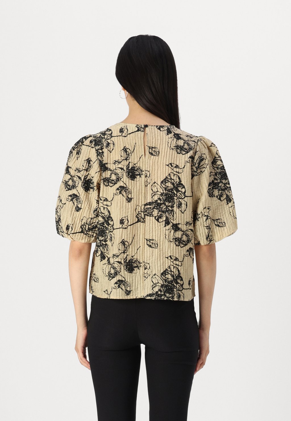 

Блуза VISACHI VOLUME SLEEVE VILA, черный
