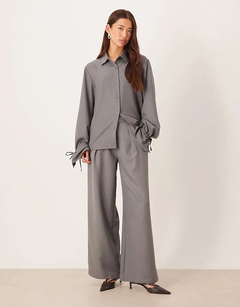 

Брюки SNDYS со складками спереди, серый цвет