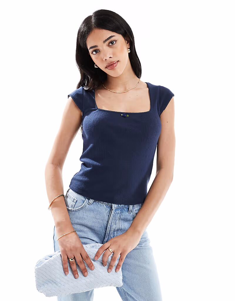 

Футболка Hollister с квадратным вырезом и ажурным узором темно-синего цвета