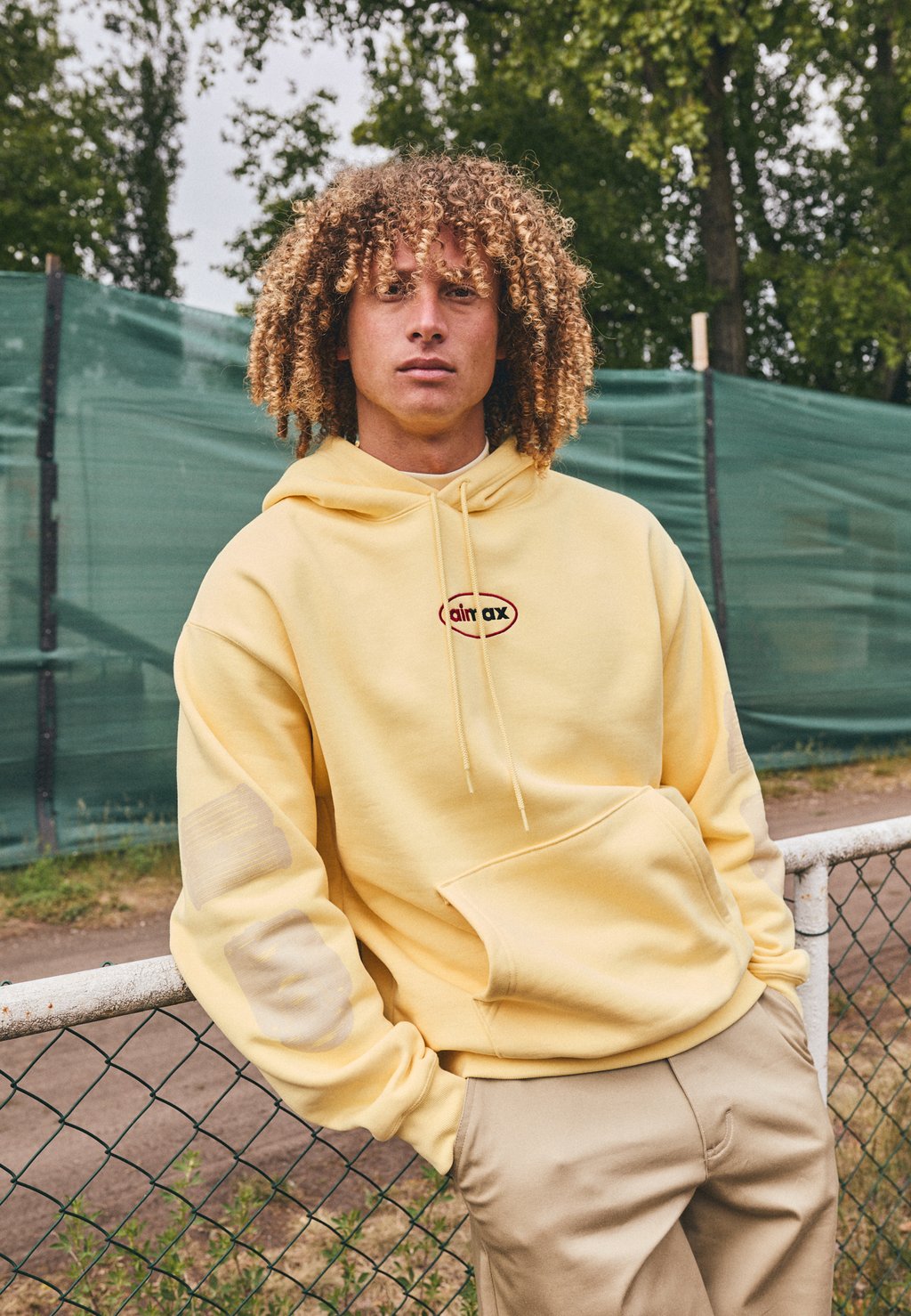 

Толстовка с капюшоном LFC ESSENTIAL - Club wear Nike Performance, светло-желтый