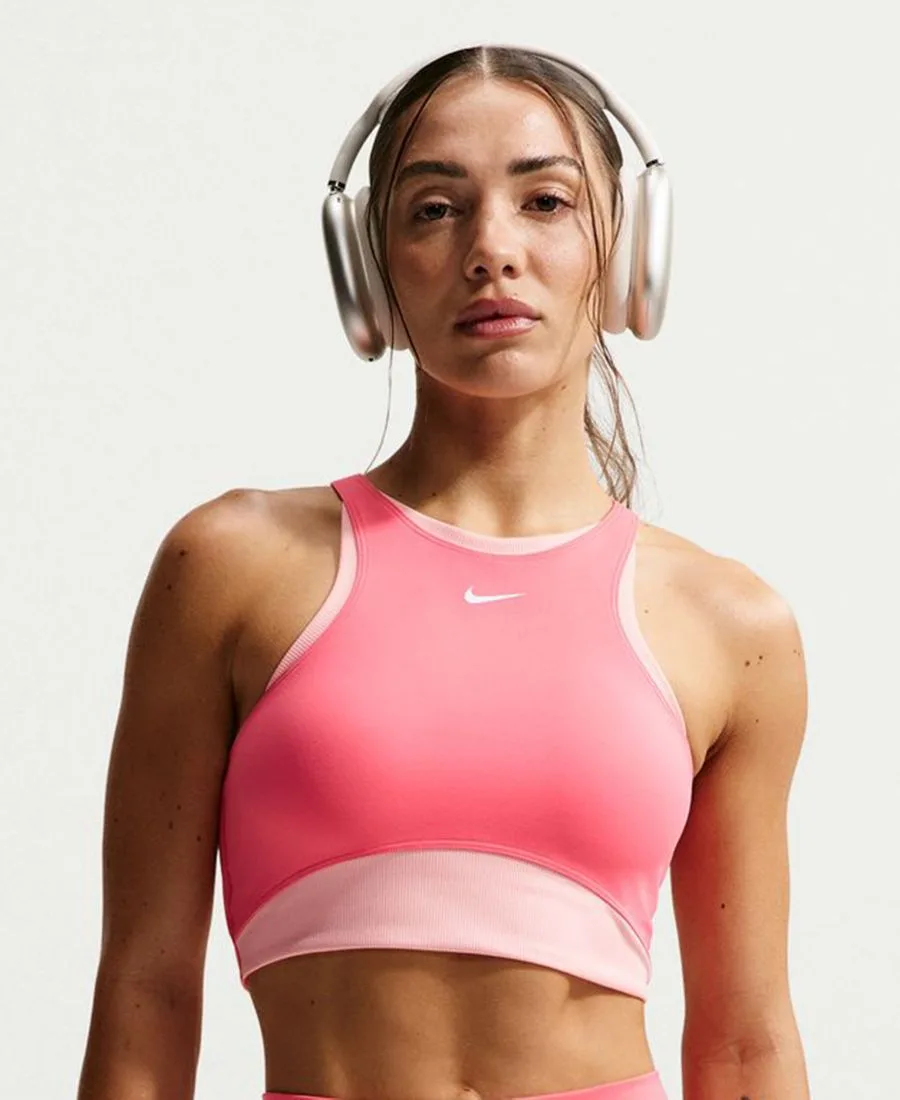 Женский спортивный бюстгальтер средней поддержки с подкладкой Nike, sea coral/bleached coral/белый