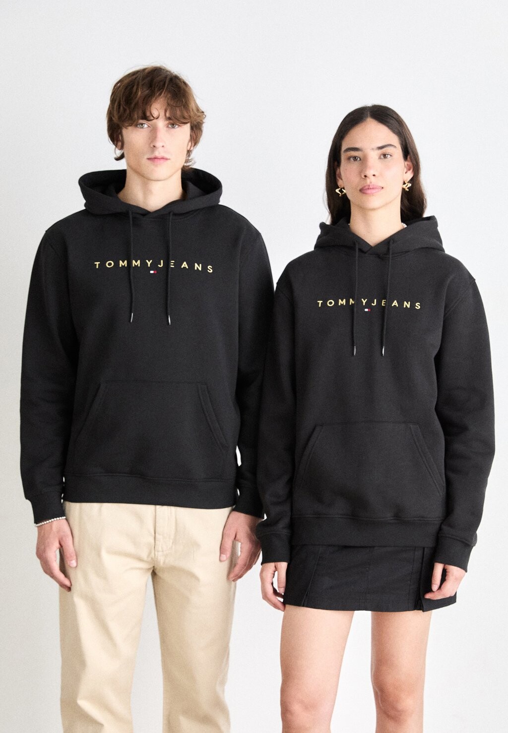 

Толстовка с капюшоном LINEAR HOOD UNISEX Tommy Jeans, черный