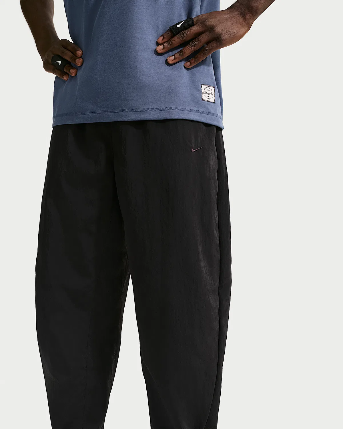 Мужские тренировочные штаны Nike N.A.C. Dri-FIT Woven, Black/Pale Ivory/Black — фото 4