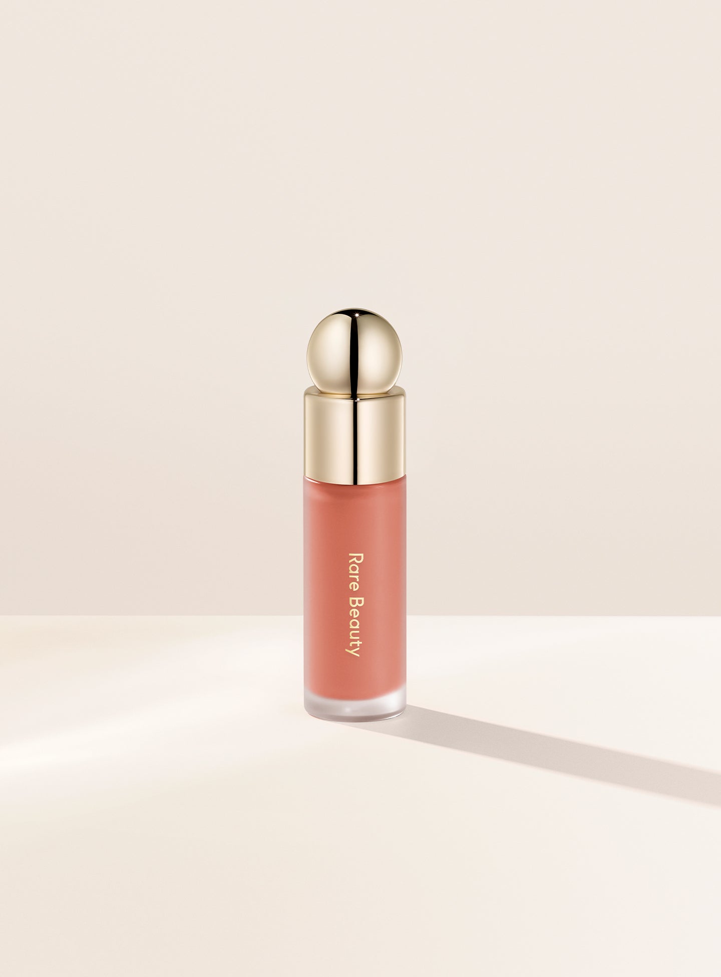 

Жидкие румяна Soft Pinch Rare Beauty, цвет virtue/beige peach (dewy)