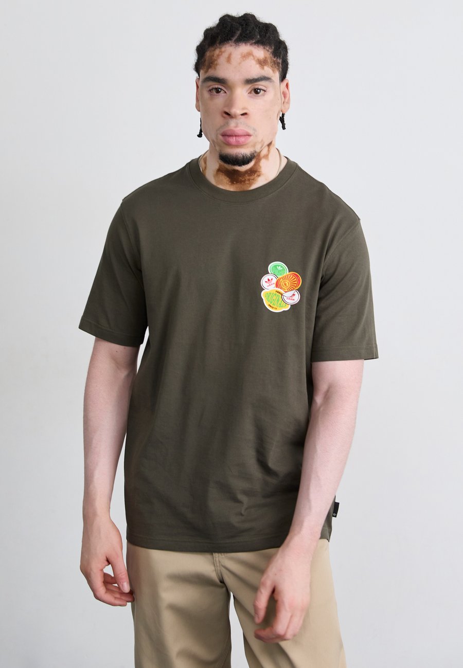 

Футболка Adidas Originals GRAPHIC , Shadow Olive/Olive, Хаки, Футболка Adidas Originals GRAPHIC , Shadow Olive/Olive