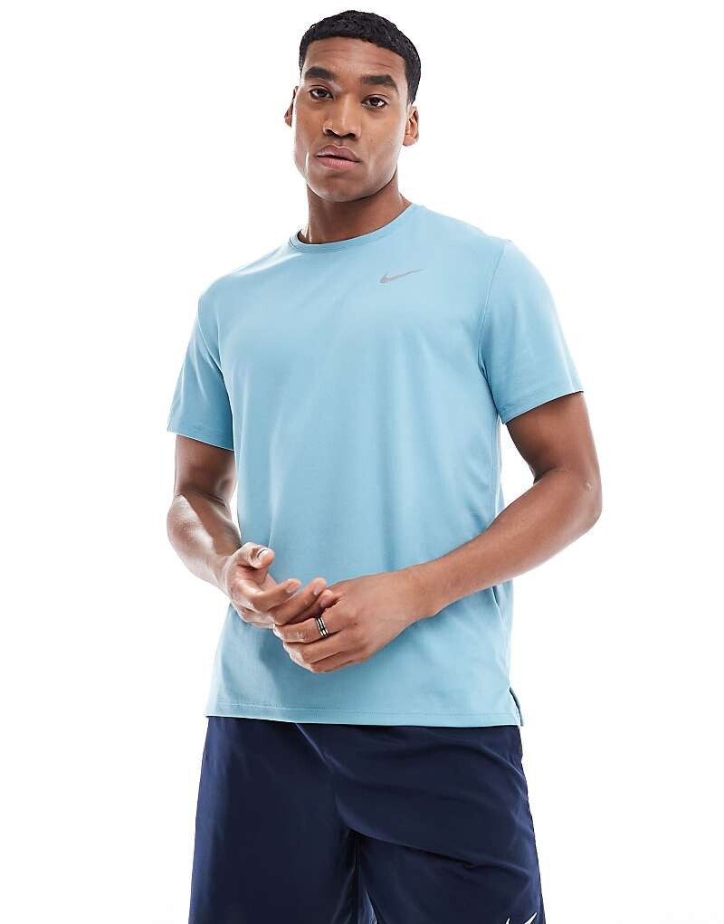 

Голубая футболка Nike Running Miler Dri-FIT
