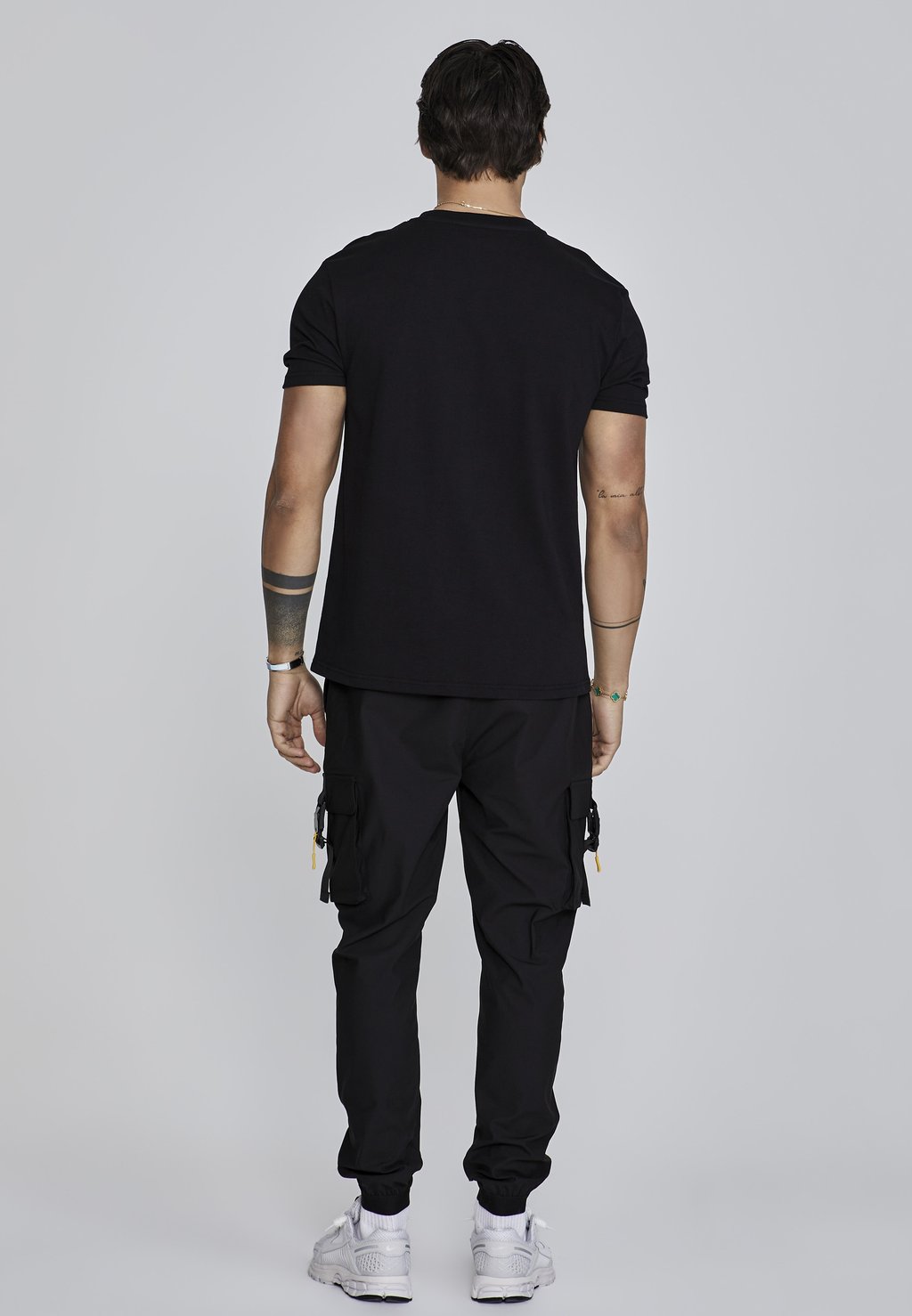 

Футболка с принтом SIKSILK, черный