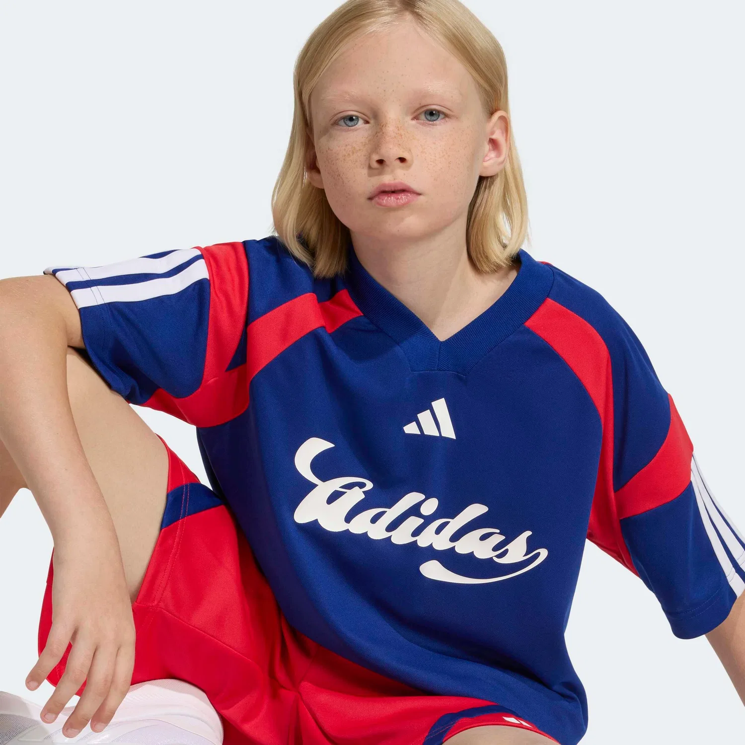 Спортивная футболка Adidas Sportswear Performance темно-синего цвета — фото 3