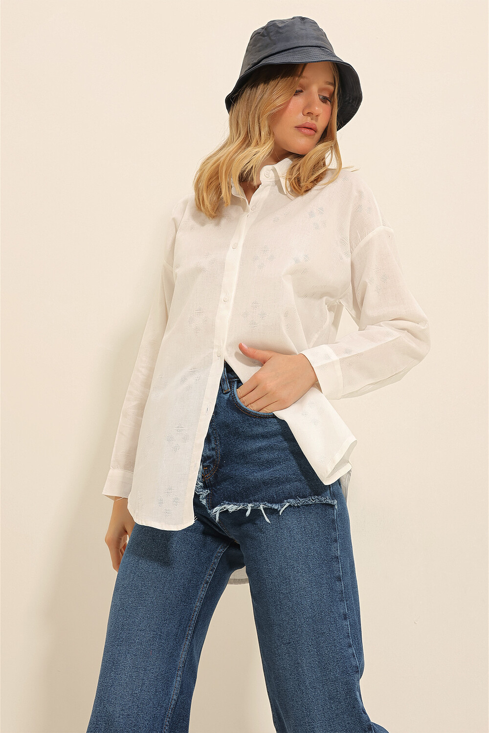 

Женская белая льняная рубашка оверсайз с мотивом ALC-X11288 Trend Alaçatı Stili, белый