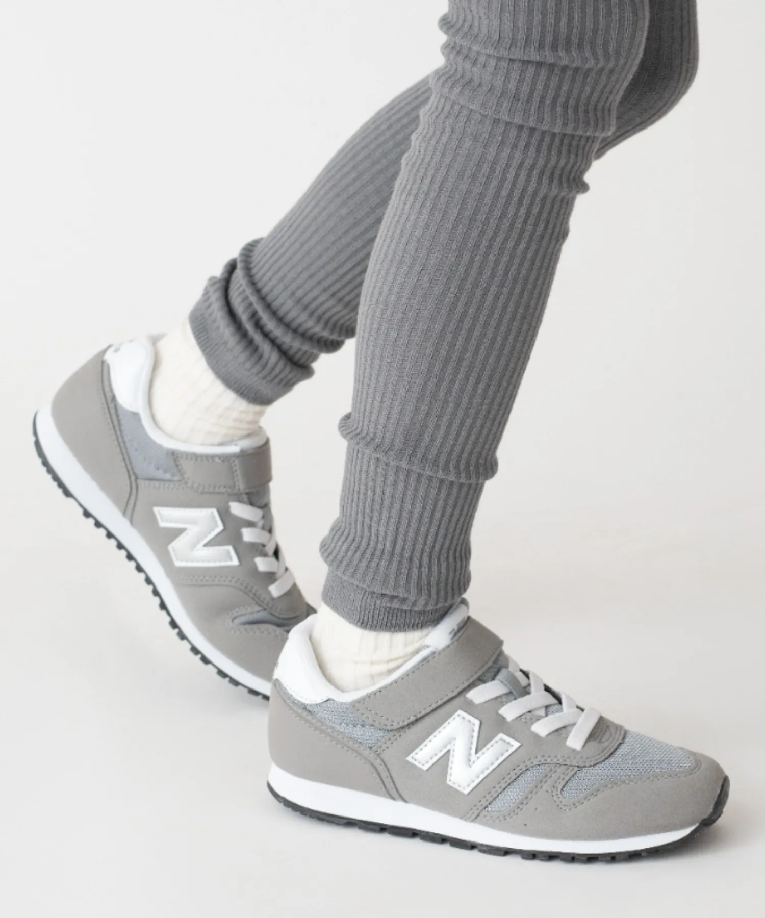 Детские кроссовки без шнурков New Balance YV373 PREPPY PACK серые — фото 2