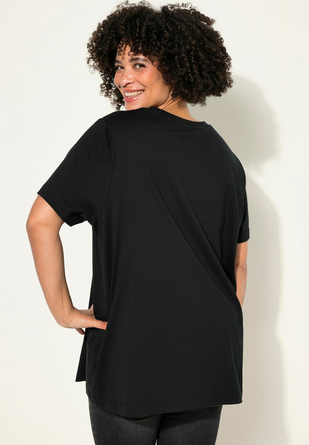 

Футболка с принтом DECORATIVE RIVET STAR HALF SLEEVES Angel of Style, черный