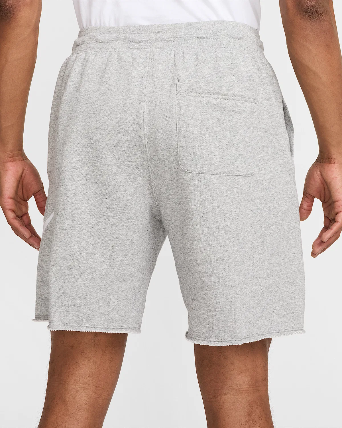 Мужские шорты Nike Club из французского футера с принтом Alumni, Dark Grey Heather/Light Smoke Grey/White — фото 3