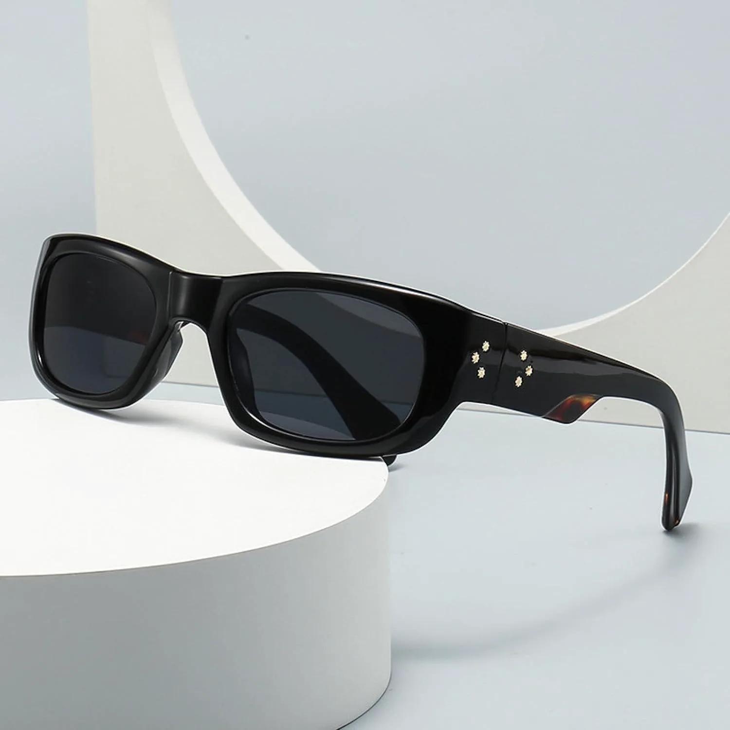 

Солнцезащитные очки в стиле панк с прямоугольными заклепками для мужчин и женщин, винтажные солнцезащитные очки с защитой от УФ-излучения UV400 HHZZYVY, Brown Tea