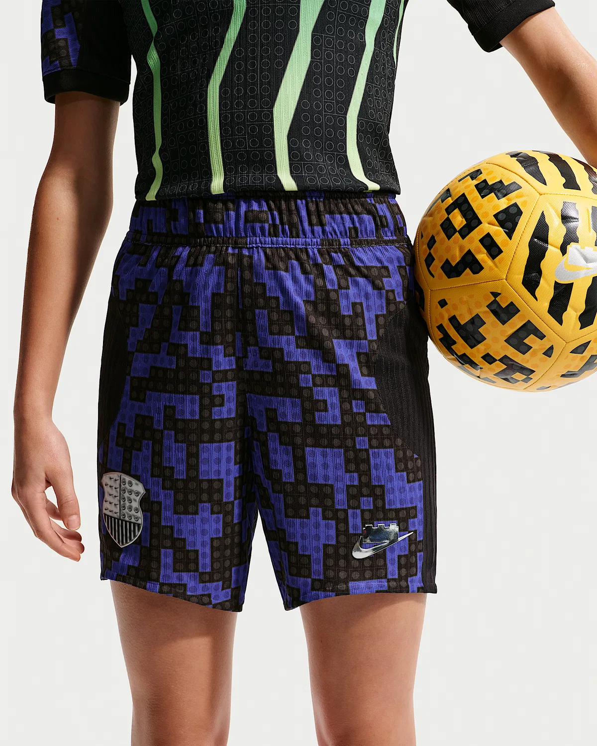 Детские футбольные шорты Aero-FIT Nike x LEGO® Collection, Bright Concord/Black/Lucky Green — фото 3