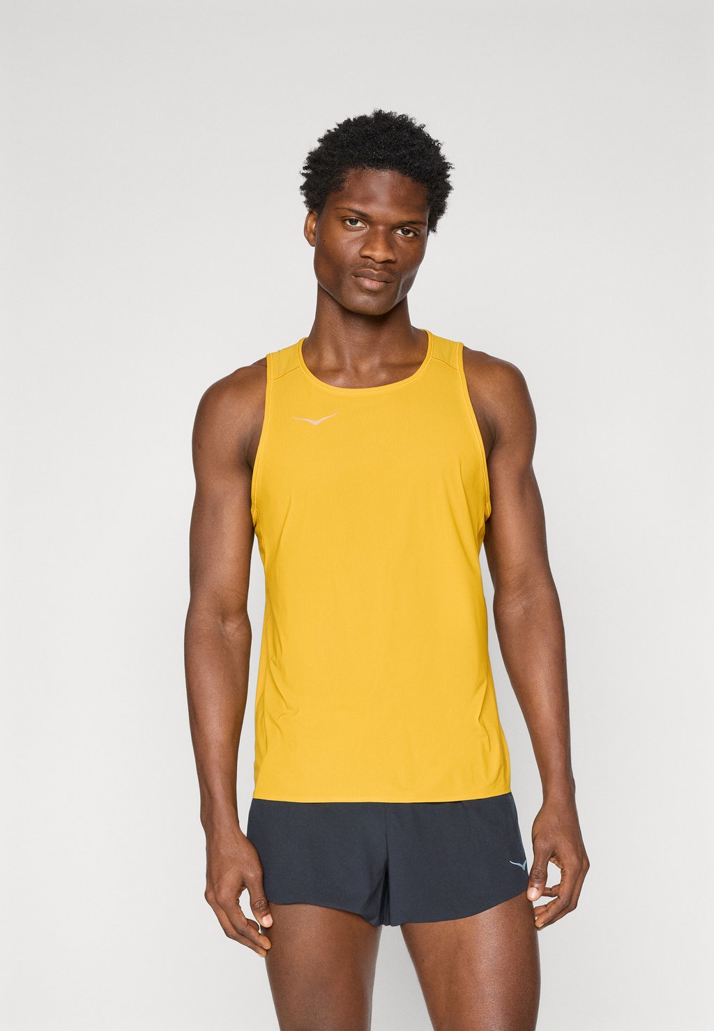 

Майка AIROLITE RUN TANK HOKA, желтый