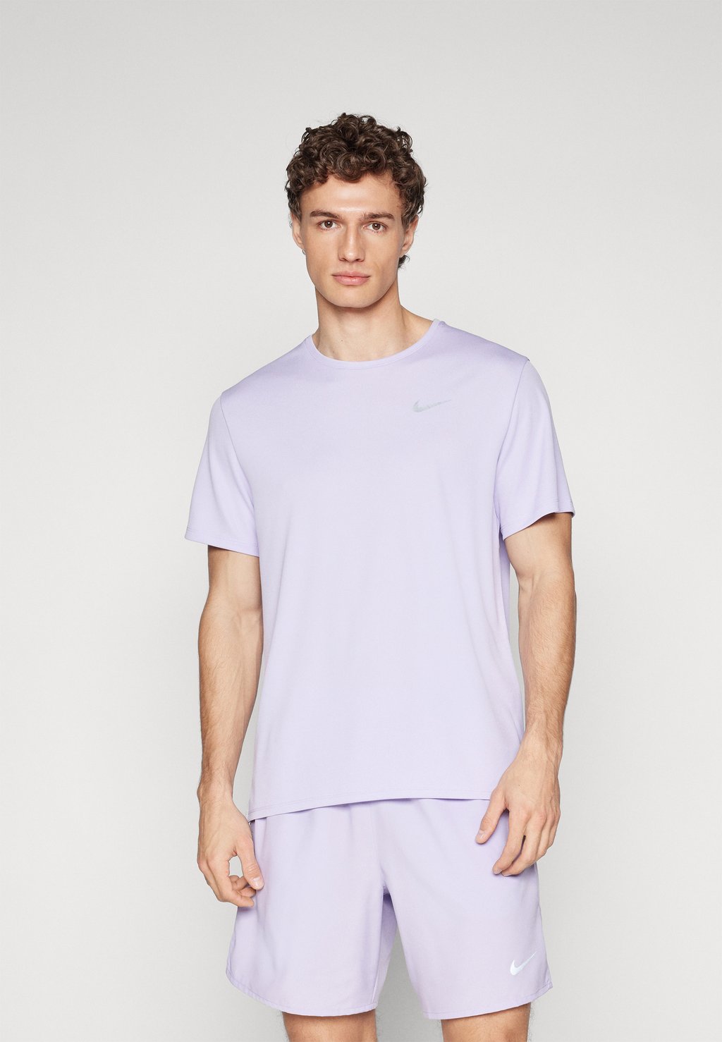 

Спортивная футболка MILER Nike Performance, сиреневый