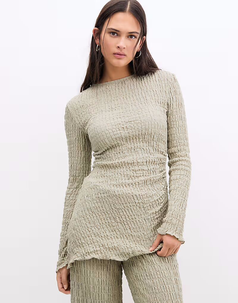 

Структурированный топ Pull&Bear с длинными рукавами зеленого цвета с асимметричным кроем, коорд