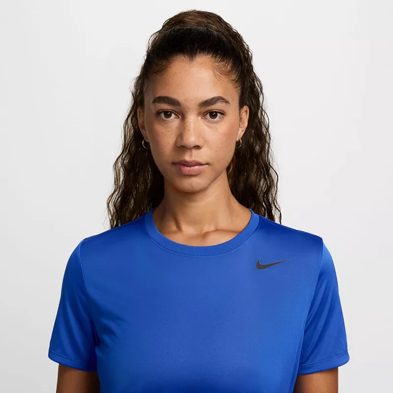 Женская футболка Nike Dri-FIT Legend, цвет Hyper Royal — фото 4