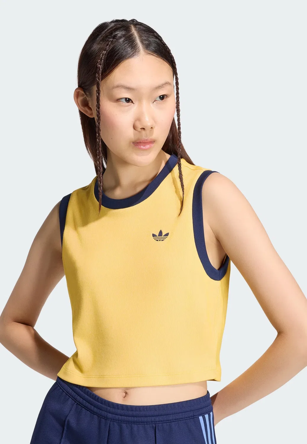 Футболка Adidas Originals лимонного цвета — фото 4