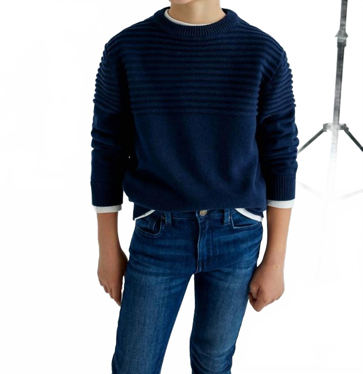 

Однотонный свитер с жаккардовыми полосками для мальчиков в цвете «морской пехотинец» Mayoral, темно-синий