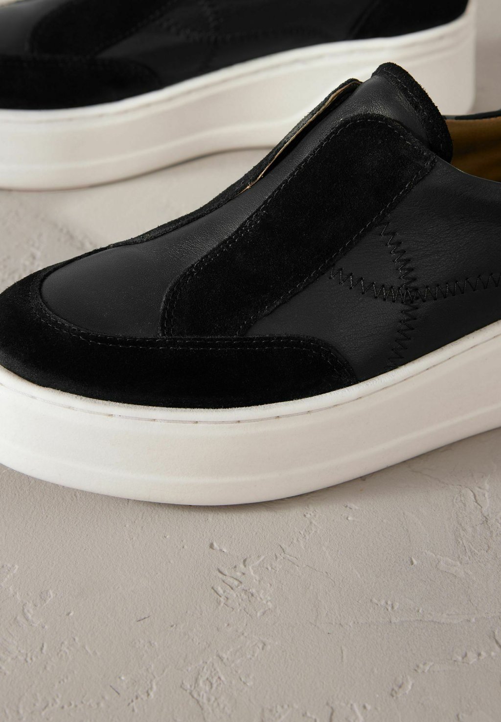 Низкие кеды REGULAR FIT SLIP ON SIGNATURE FOREVER COMFORT CHUNKY WEDGE PLATFORM Next, цвет Mottled Black — фото 4