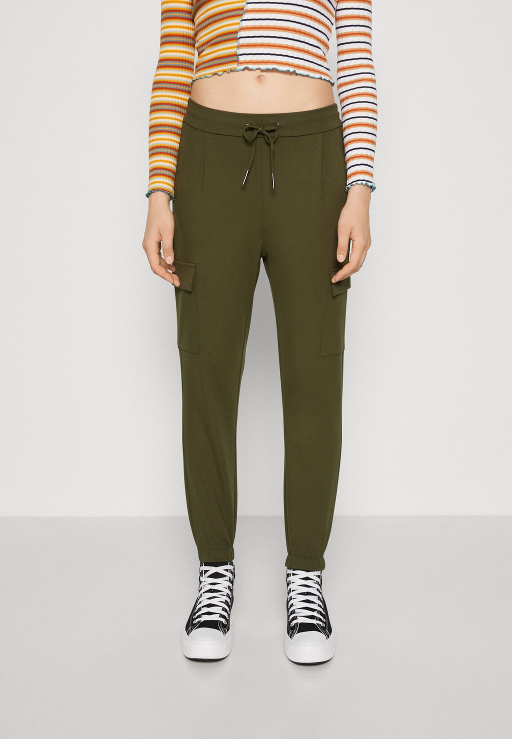 

Брюки карго VMEVA ELASTIC DETAIL PANT Vero Moda, цвет riffle green