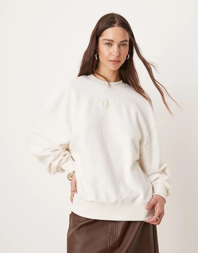 

Уютная толстовка в оттенке белого - эксклюзивно для ASOS Calvin Klein Jeans