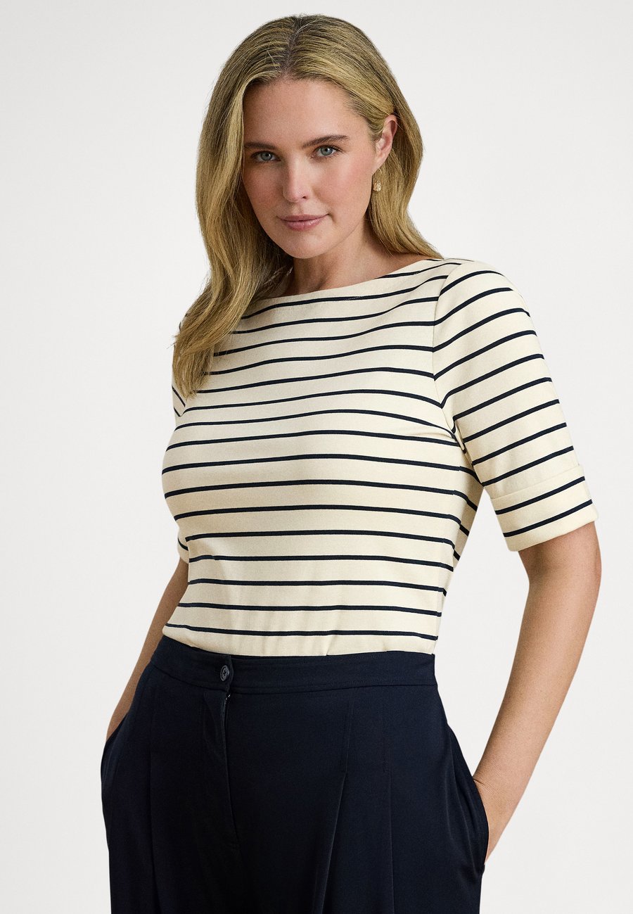 

Футболка Lauren Ralph Lauren Woman STRIPED STRETCH COTTON BOATNECK TEE, Mascarpone Cream/Lauren Navy/Dark Blue, Синий, Футболка Lauren Ralph Lauren Woman STRIPED STRETCH COTTON BOATNECK TEE, Mascarpone Cream/Lauren Navy/Dark Blue