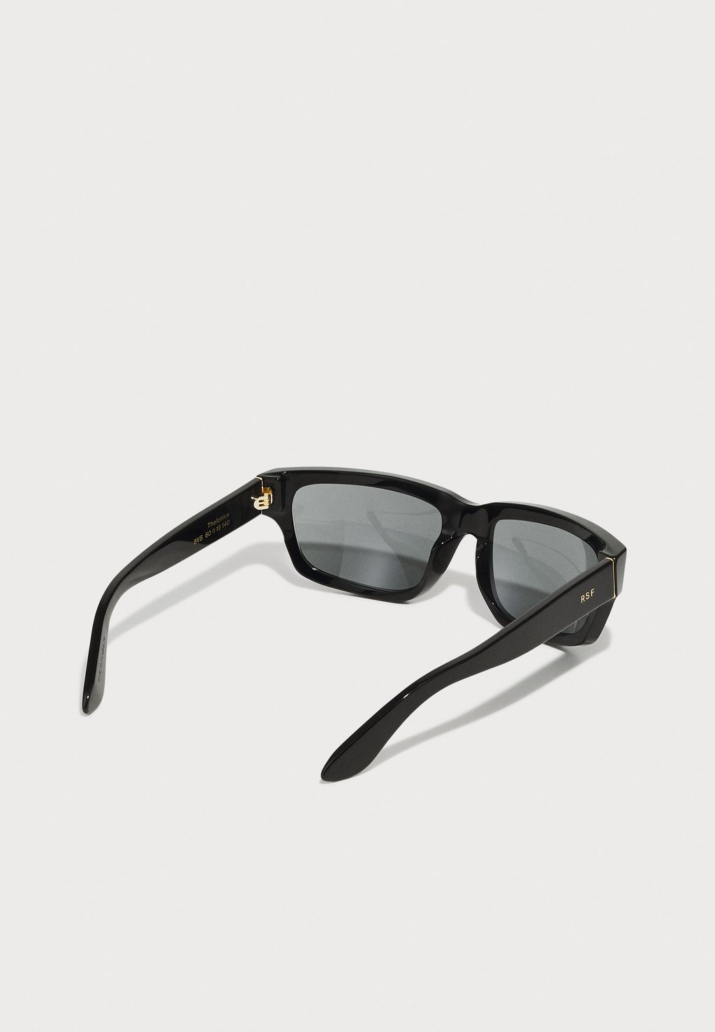 

Солнцезащитные очки THELONIUS UNISEX RETROSUPERFUTURE, черный