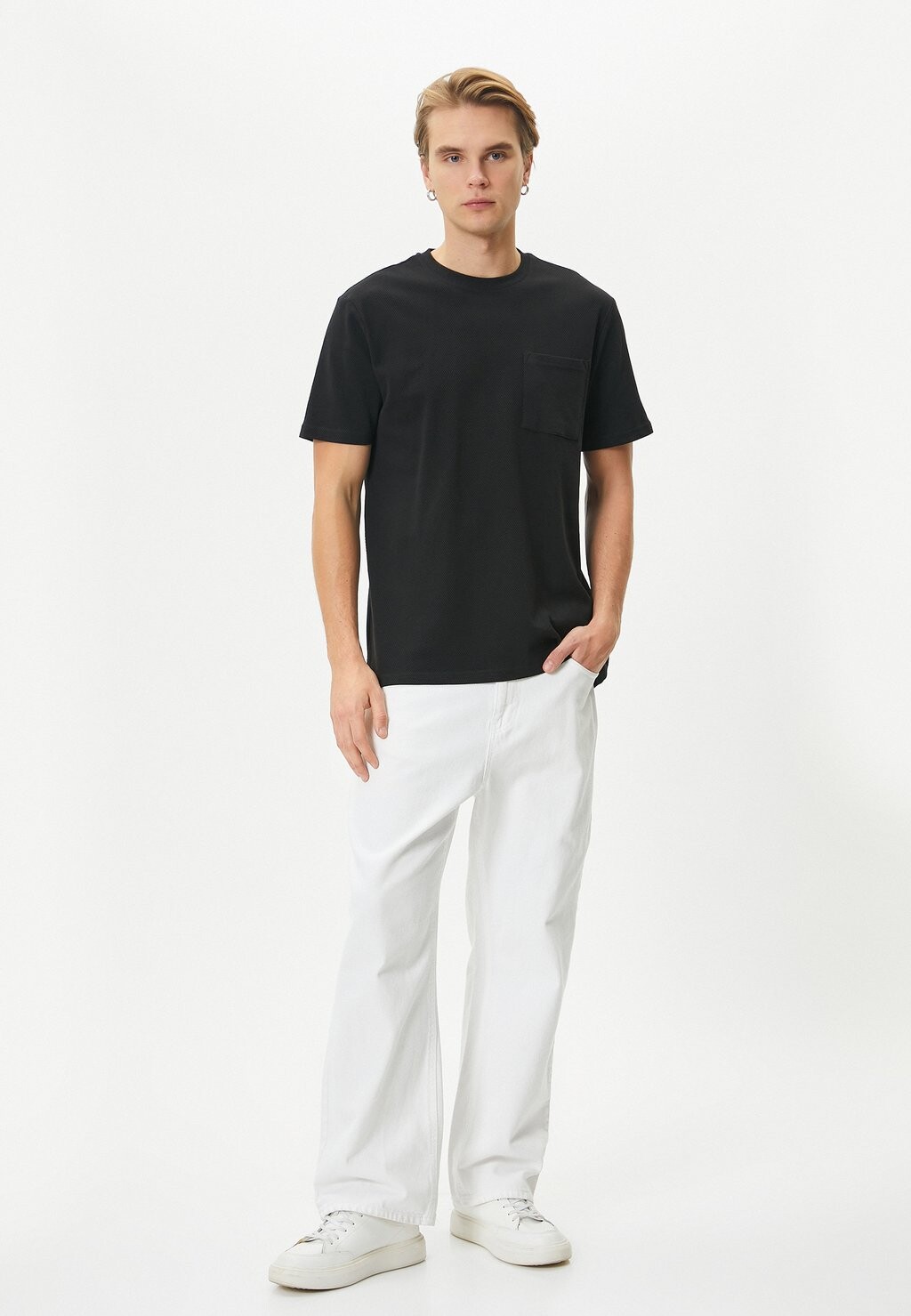 

Базовая футболка POCKET DETAIL CREW NECK SHORT SLEEVE TEXTUR Koton, черный