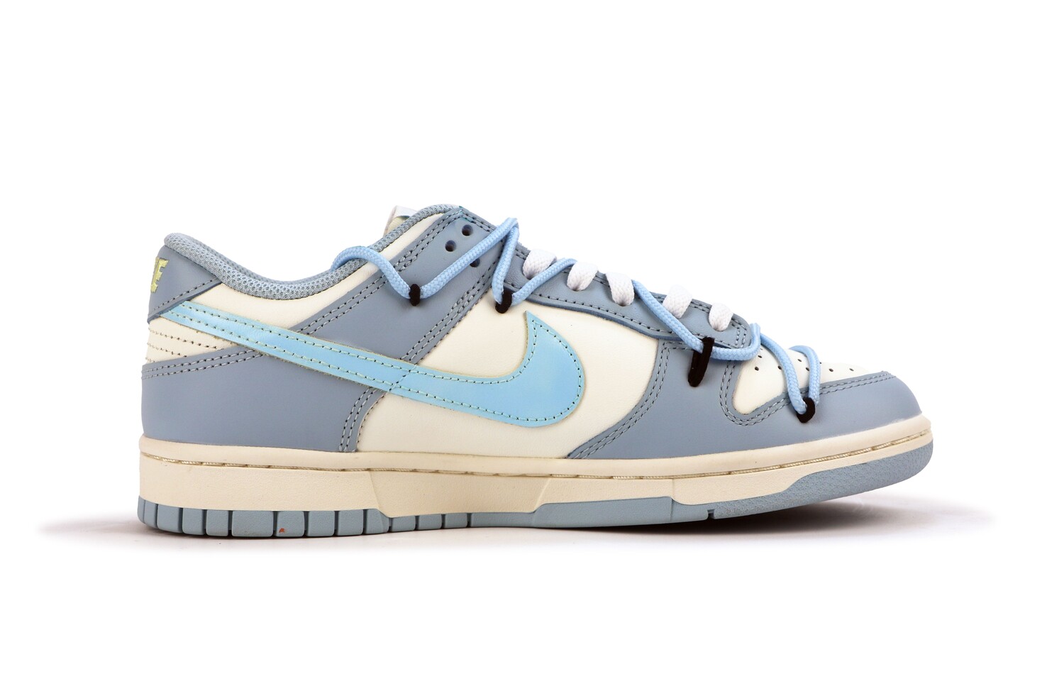 

Кроссовки Nike Dunk Skateboard Shoes Women's Low-Top White Blue, белый/синий