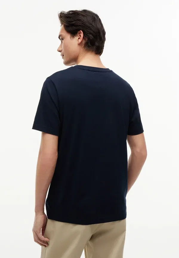 Футболка Tommy Hilfiger Script Flag Regular Tee Brand Love Print, пустынное небо — фото 3