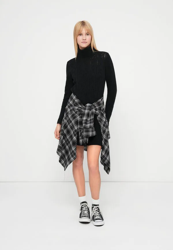 Платье-Комбинезон мини-кроя с т-образным вырезом Gap, True Black — фото 2