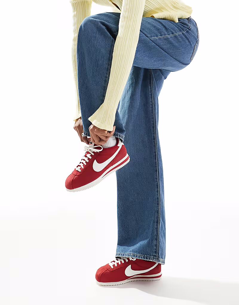 Кроссовки Nike Cortez TXT замшевые красного и белого цвета — фото 4