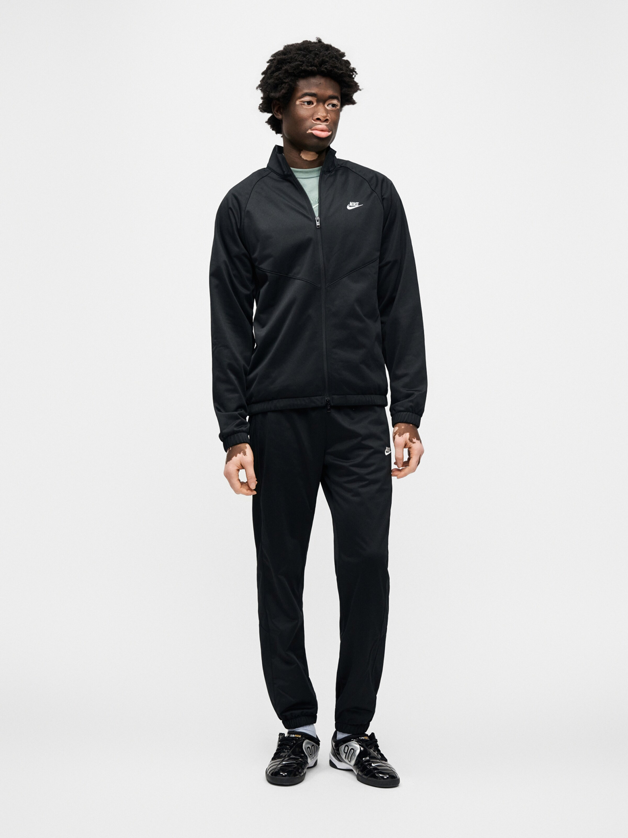 Nike Sportswear Спортивный костюм в черном цвете — фото 4