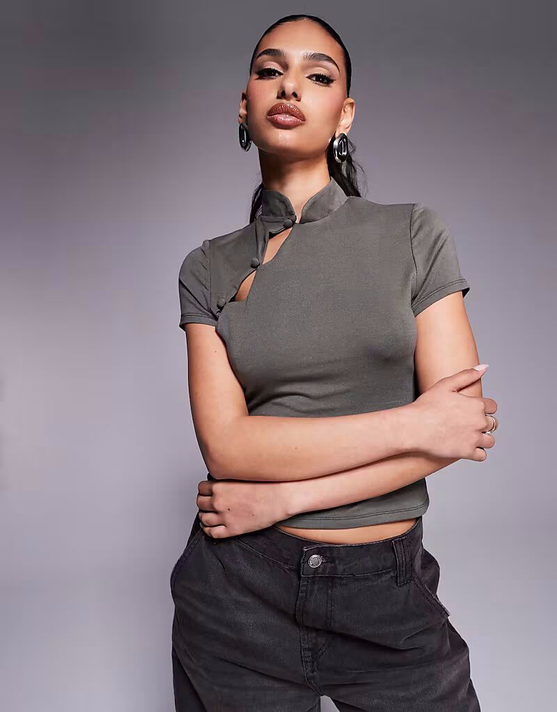 

Приталенный топ ASOS DESIGN с короткими рукавами и отделкой на пуговицах-петлях цвета хаки