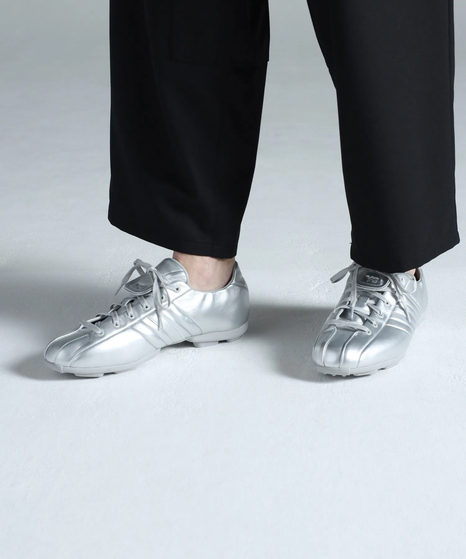 Унисекс кроссовки Y-3 FIELD из кожи серебряные